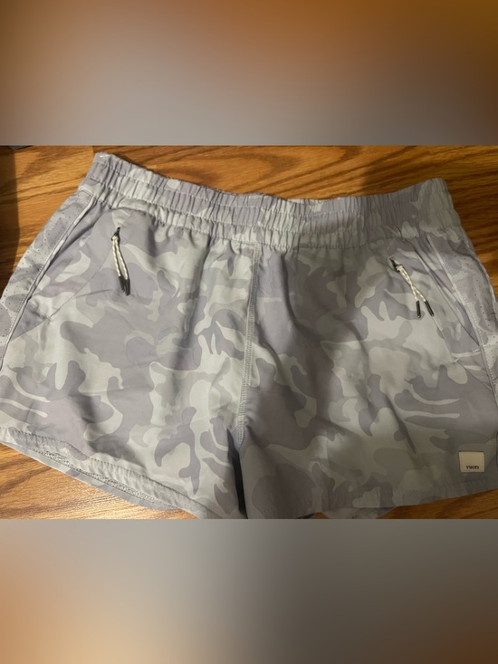 Vuori Other - Vuori clementine large active Gray Camo Shorts